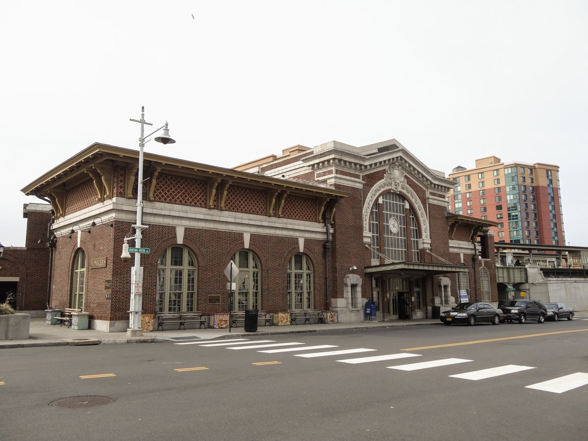 Yonkers, NY, NY - ヨンカーズ駅 - Wikipedia